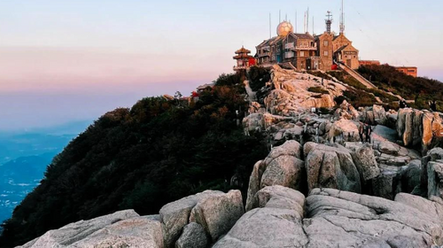 【夜爬泰山2日】难度可选丨夜爬东岳泰山+看日出观云海+闲游泉城济南