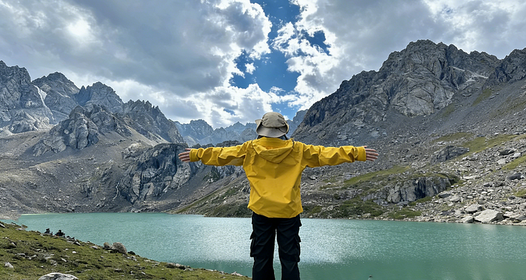 【遇见西北·行走祁连山徒步6日】兰州+乌鞘岭徒步+祁连山徒步+冰河沟+柴尔龙海徒步+山丹汉明长城徒步+祁连草原穿越+苦水丹霞+山丹军马场+油菜花限定+专业摄影师跟拍航拍+庆功宴