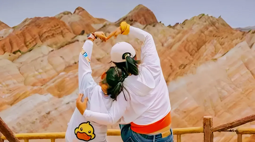 【西北·西北奇遇记7日】风光+游学双重体验+青海湖骑行+草原骑马射箭+茶卡采盐+七彩丹霞+地质课程+鸣沙山+敦煌课堂篆刻艺术+莫高学堂古法泥坯画+嘉峪关+5晚五钻酒店+高校教师打造游学手册-28人团