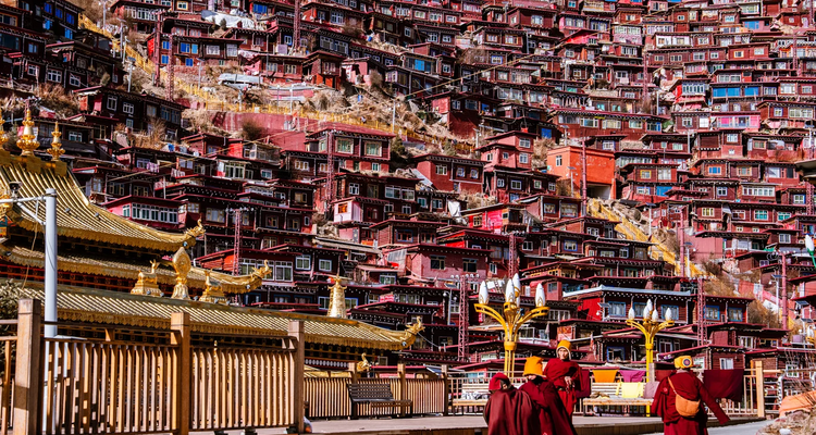 【大美四色5日】色达红房子+四姑娘山双桥沟+墨石公园+中路藏寨+S434雪山彩虹路+龙灯草原-川西小环线