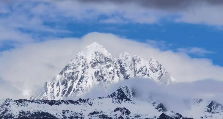 【大美四色5日】色达红房子+四姑娘山双桥沟+墨石公园+中路藏寨+S434雪山彩虹路+龙灯草原-川西小环线