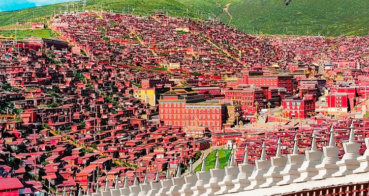 【大美色稻·佛国稻亚8日】色达+稻城亚丁+四姑娘山双桥沟+中路藏寨+理塘勒通古镇+龙灯草原+海子山+红海子+S434雪山彩虹路 8日深度游