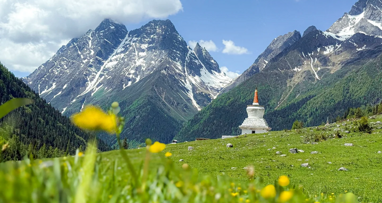 【大美四色5日】色达红房子+四姑娘山双桥沟+墨石公园+中路藏寨+S434雪山彩虹路+龙灯草原-川西小环线