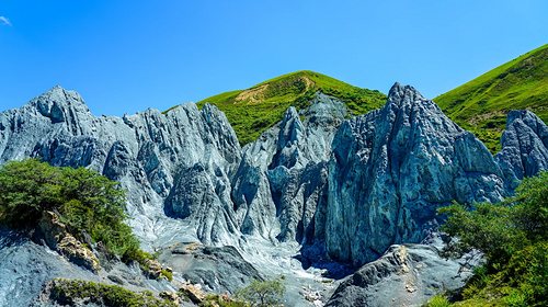 【大美四色5日】色达红房子+四姑娘山双桥沟+墨石公园+中路藏寨+S434雪山彩虹路+龙灯草原-川西小环线