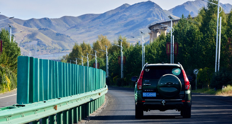 【一生必看！华子鱼洄游4日】穿越北疆风景大道+观华子鱼洄游生命奇迹+赏达里湖日落+塞尔达美景大青山+畅玩布日敦沙漠+美林谷+户外纯玩+38人舒适团~