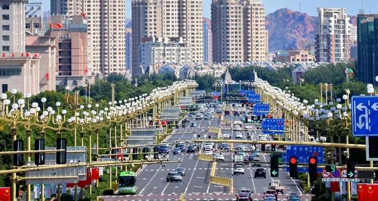 【遇见内蒙·北境穿越9日】赤峰+大青山+乌兰布统+公主湖+影视基地+甘丹驼城+勃隆克沙漠+玉龙沙湖+鄂温克驯鹿园+热阿线+黄岗梁+蒙古汗城+阿斯哈图石林+达达线+达理湖+避暑山庄+99号公路+大青山+金山岭长城+休闲纯玩9日游！