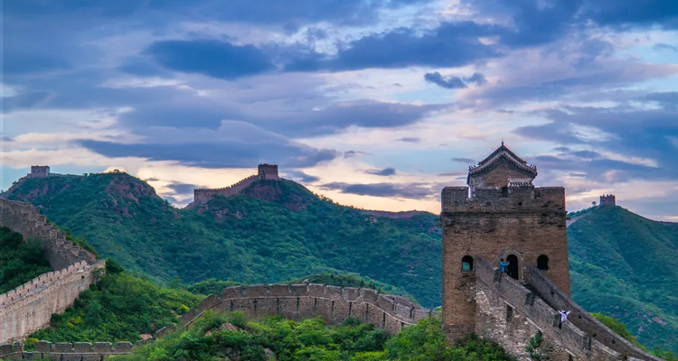 【遇见内蒙·北境穿越9日】赤峰+大青山+乌兰布统+公主湖+影视基地+甘丹驼城+勃隆克沙漠+玉龙沙湖+鄂温克驯鹿园+热阿线+黄岗梁+蒙古汗城+阿斯哈图石林+达达线+达理湖+避暑山庄+99号公路+大青山+金山岭长城+休闲纯玩9日游！