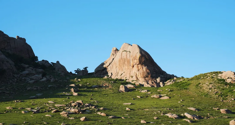 【遇见内蒙·北境穿越9日】赤峰+大青山+乌兰布统+公主湖+影视基地+甘丹驼城+勃隆克沙漠+玉龙沙湖+鄂温克驯鹿园+热阿线+黄岗梁+蒙古汗城+阿斯哈图石林+达达线+达理湖+避暑山庄+99号公路+大青山+金山岭长城+休闲纯玩9日游！