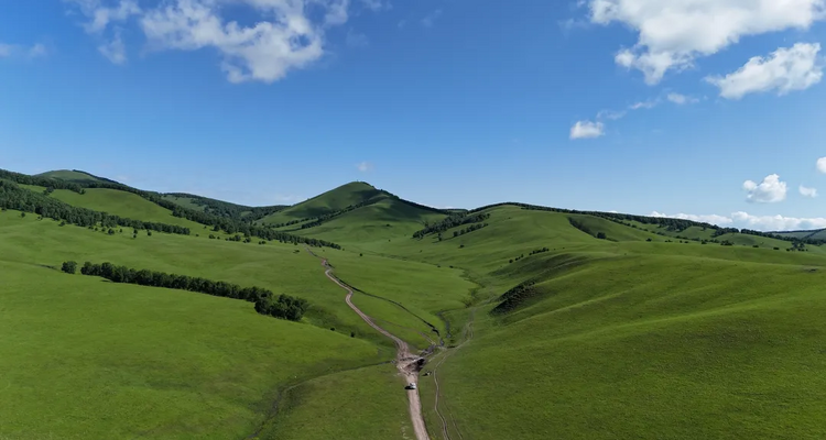 【遇见内蒙·北境穿越9日】赤峰+大青山+乌兰布统+公主湖+影视基地+甘丹驼城+勃隆克沙漠+玉龙沙湖+鄂温克驯鹿园+热阿线+黄岗梁+蒙古汗城+阿斯哈图石林+达达线+达理湖+避暑山庄+99号公路+大青山+金山岭长城+休闲纯玩9日游！