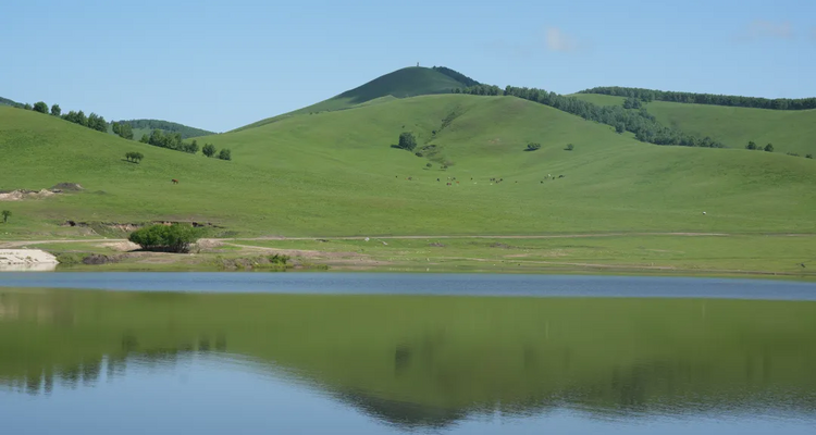 【遇见乌兰布统 · 行走草原5日】北京+承德+乌兰布统＋空中草原+欧式草原＋影视基地＋私家牧场＋花咕噜台+公主湖＋琪琪格湖＋金山岭长城＋草原徒步＋欢迎晚宴&庆功晚宴＋烤全羊＋下马酒献哈达＋草原日出日落+28人精品徒步团！