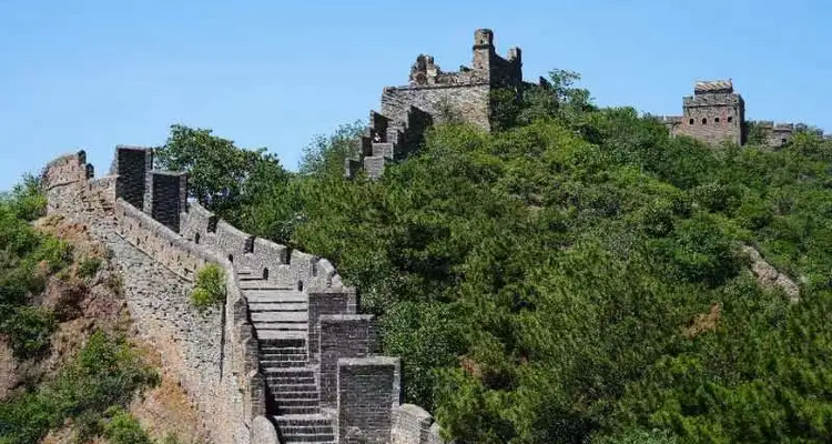 【遇见乌兰布统 · 行走草原5日】北京+承德+乌兰布统＋空中草原+欧式草原＋影视基地＋私家牧场＋花咕噜台+公主湖＋琪琪格湖＋金山岭长城＋草原徒步＋欢迎晚宴&庆功晚宴＋烤全羊＋下马酒献哈达＋草原日出日落+28人精品徒步团！