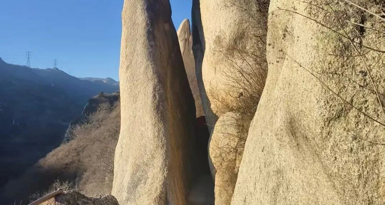 【北京一周一山·碓臼石一线天】探秘延庆碓臼石，打卡三十余处一线天群‌丨穿越亿年地质裂缝，挑战狭窄裂缝，体验光影魔术‌~