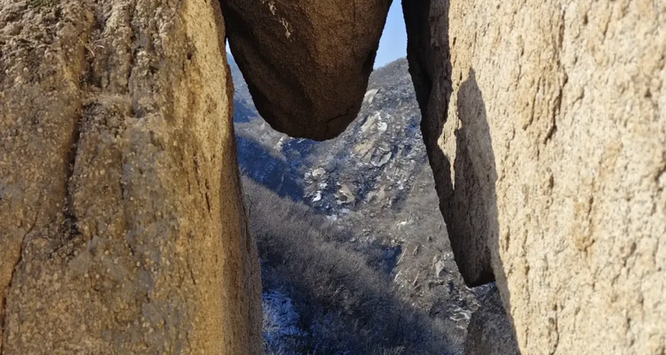 【北京一周一山·碓臼石一线天】探秘延庆碓臼石，打卡三十余处一线天群‌丨穿越亿年地质裂缝，挑战狭窄裂缝，体验光影魔术‌~