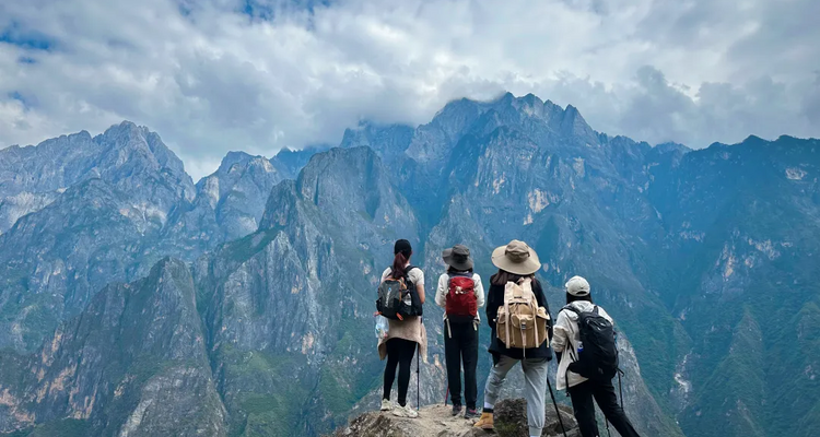 【徒步华夏第二十七站·云南香格里拉站】丽江+虎跳峡+茶马客栈+龙洞瀑布+尼汝村+七彩瀑布+香格里拉+无底湖+千湖山+28人徒步团