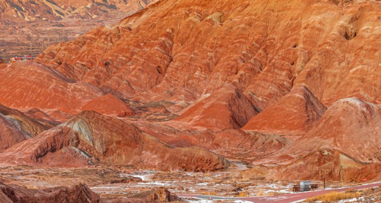 【遇见西北 · 大环线10日】西宁+祁连山草原+张掖七彩丹霞日落+嘉峪关长城+大地之子+莫高窟+鸣沙山月牙泉日落+石油小镇+黑独山+胭脂山+艾肯泉+茫崖翡翠湖+尕斯盐湖+西台吉乃尔湖+水上雅丹+可可西里+昆仑神泉+玉珠峰+无极龙凤宫+索南达