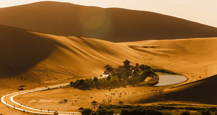 【遇见西北 · 大环线10日】西宁+祁连山草原+张掖七彩丹霞日落+嘉峪关长城+大地之子+莫高窟+鸣沙山月牙泉日落+石油小镇+黑独山+胭脂山+艾肯泉+茫崖翡翠湖+尕斯盐湖+西台吉乃尔湖+水上雅丹+可可西里+昆仑神泉+玉珠峰+无极龙凤宫+索南达