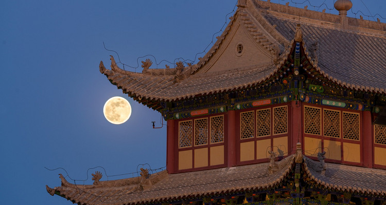 【遇见西北 · 大环线7日】西宁+祁连山草原+张掖七彩丹霞日落+嘉峪关长城+大地之子+莫高窟+鸣沙山月牙泉日落+石油小镇+黑独山+胭脂山+大柴旦翡翠湖+察尔汗盐湖+茶卡盐湖日落+黑马河+青海湖骑行+2-8人小包团&8人小车团