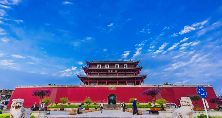 【滇黔精华 · 亲子避暑7日】  <云南滇东南+贵州兴义>亲子避暑+一线两省、抚仙湖、建水古城、普者黑、弥勒东风韵、马岭河大峡谷、万峰林&万峰湖、探秘峰林布依7日深度游