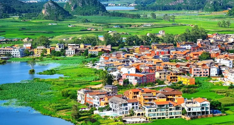 【滇黔精华 · 亲子避暑7日】  <云南滇东南+贵州兴义>亲子避暑+一线两省、抚仙湖、建水古城、普者黑、弥勒东风韵、马岭河大峡谷、万峰林&万峰湖、探秘峰林布依7日深度游