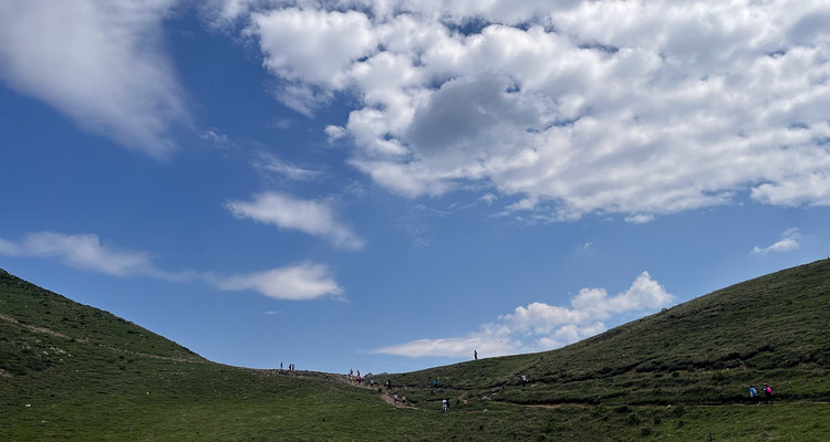 【北京一周一山·北灵山】早鸟优惠来袭丨壮丽北灵山：步履间豁达胸怀‌‌丨于草甸与流云间寻得自在，一次治愈心情的云端漫步~