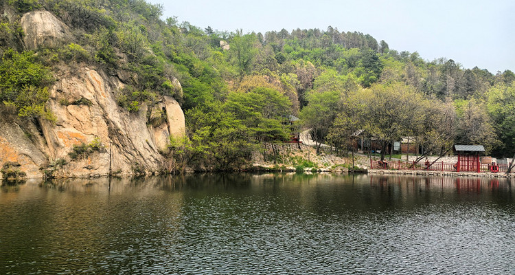 【北京一周一山·碓臼石一线天】早鸟优惠来袭丨打卡三十余处一线天群‌丨穿越亿年地质裂缝，挑战狭窄裂缝，体验光影魔术‌~