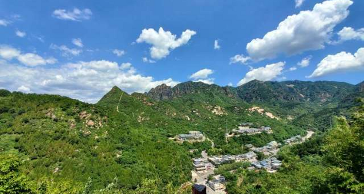 【北京一周一山·东指壶一线天】早鸟优惠来袭丨剑峰奇峦藏一线 东指壶上揽清风丨探索平谷的隐秘高峰：侧身过绝壁，登顶揽云海~