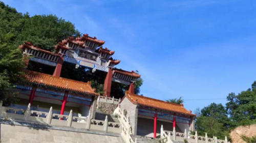 【北京一周一山·东指壶一线天】早鸟优惠来袭丨剑峰奇峦藏一线 东指壶上揽清风丨探索平谷的隐秘高峰：侧身过绝壁，登顶揽云海~