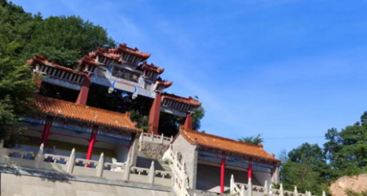 【北京一周一山·东指壶一线天】早鸟优惠来袭丨剑峰奇峦藏一线 东指壶上揽清风丨探索平谷的隐秘高峰：侧身过绝壁，登顶揽云海~