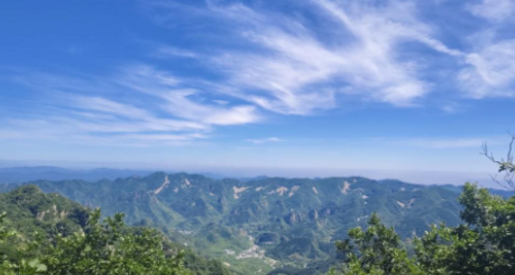 【北京一周一山·东指壶一线天】早鸟优惠来袭丨剑峰奇峦藏一线 东指壶上揽清风丨探索平谷的隐秘高峰：侧身过绝壁，登顶揽云海~