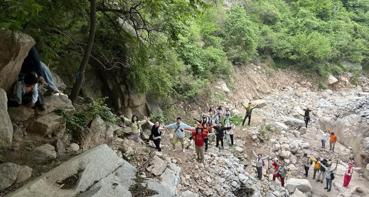 【北京一周一山·藤萝谷】早鸟优惠来袭丨京郊徒步 | 藤萝谷探险记：攀爬天然藤蔓，寻觅野果，体验原生态徒步乐趣~