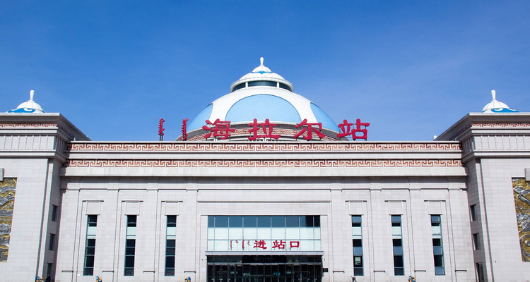 【梦幻草原·呼伦贝尔A线5日】全程SUV穿越草原腹地，邂逅更多小众秘境，莫日格勒河远眺，观一次草原落日，品尝蒙古特色手把肉，燃一簇篝火，与星空为伴，打卡中俄边境！