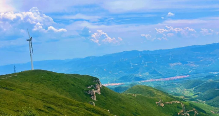 【北京一周一山·飞狐峪】‌早鸟优惠来袭丨宫崎骏的画布丨蔚县空中草原：穿越飞狐峪的绿色仙境，一场关于山野与自由的夏日漫行~