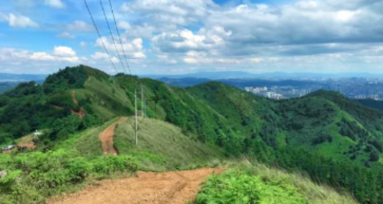 【北京一周一山·易县摩天岭】早鸟优惠来袭丨云端漫步人间仙境易县摩天岭丨风吹云动群山起伏，在云雾缭绕中遇见山野的纯净~