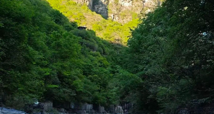 【北京一周一山·十渡山水】特价全含丨赠送特色农家大锅菜丨于孤山寨寻幽探胜徒步吸氧，在十渡漂流降温随波逐流~