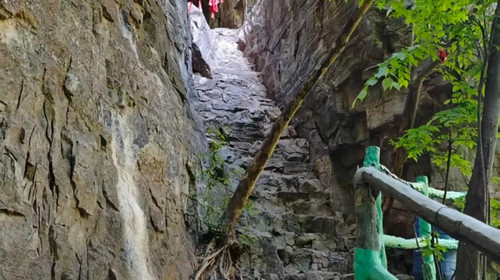 【北京一周一山·十渡山水】特价全含丨赠送特色农家大锅菜丨于孤山寨寻幽探胜徒步吸氧，在拒马河漂流降温随波逐流~