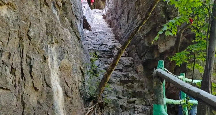 【北京一周一山·十渡山水】特价全含丨赠送特色农家大锅菜丨于孤山寨寻幽探胜徒步吸氧，在十渡漂流降温随波逐流~