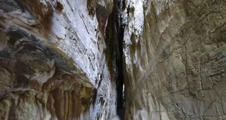【北京一周一山·十渡山水】特价全含丨赠送特色农家大锅菜丨于孤山寨寻幽探胜徒步吸氧，在十渡漂流降温随波逐流~