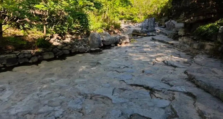 【北京一周一山·十渡山水】特价全含丨赠送特色农家大锅菜丨于孤山寨寻幽探胜徒步吸氧，在十渡漂流降温随波逐流~