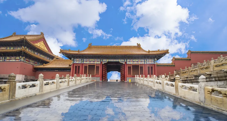 【遇见乌兰布统·金秋旅拍5日】北京+承德+美林谷+康宁寺+穿越塞罕坝+万马奔腾演出+公主湖+乌兰布统+秘境山谷+鄂温克驯鹿部落+金山岭长城&2-5人小包团&12人拼团