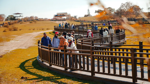 【遇见乌兰布统·金秋旅拍5日】北京+承德+美林谷+康宁寺+穿越塞罕坝+万马奔腾演出+公主湖+乌兰布统+秘境山谷+鄂温克驯鹿部落+金山岭长城&2-5人小包团&12人拼团