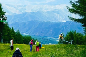 【北京一周一山·红花梁】夏日限定浪漫｜在红花梁云端草甸，收集夏日的风与野花，遇见宫崎骏的夏天~