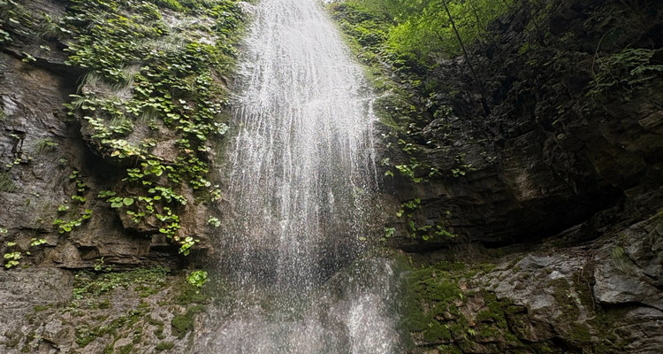 【北京一周一山·十渡山水】特价全含丨赠送特色农家大锅菜丨于孤山寨寻幽探胜徒步吸氧，在十渡漂流降温随波逐流~
