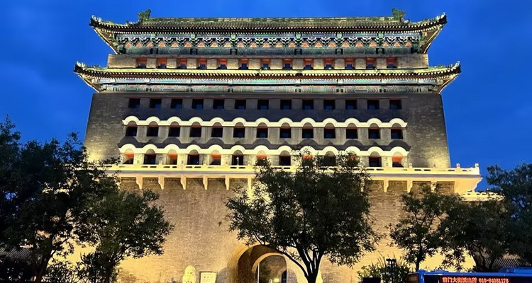 【夜徒中轴线10KM】探寻世界遗产的深层韵味，每一步都踏响历史的回音，古今文化在夜色中交融！