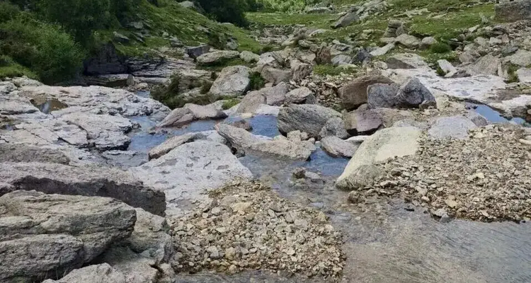 【北京一周一山·青崖子】20℃清凉秘境！闯入蔚县青崖子，邂逅云端草甸+怪石石林+巨型风车