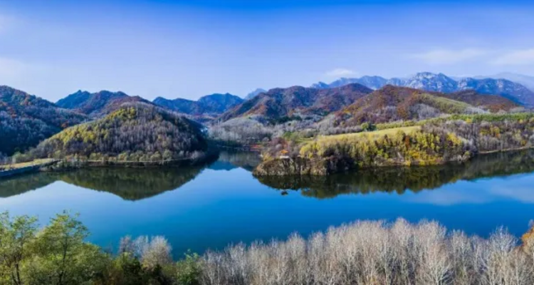 【北京一周一山·玉渡山】京郊秋日治愈之旅：解锁山谷斑斓、忘忧湖镜、草甸松弛的限定秋意