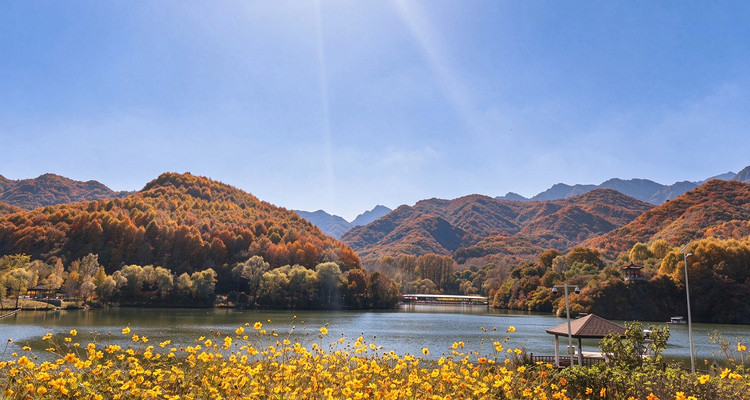 【北京一周一山·玉渡山】京郊秋日治愈之旅：解锁山谷斑斓、忘忧湖镜、草甸松弛的限定秋意