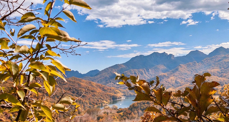 【北京一周一山·玉渡山】京郊秋日治愈之旅：解锁山谷斑斓、忘忧湖镜、草甸松弛的限定秋意